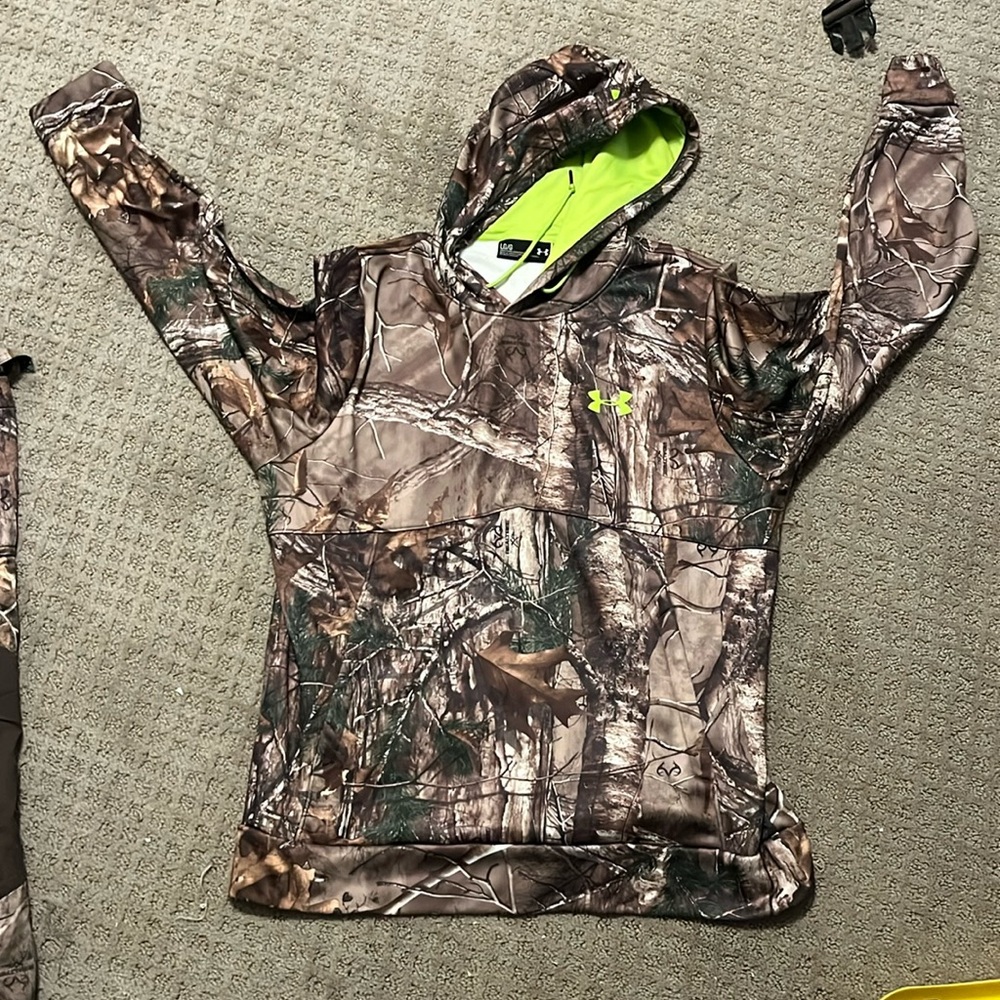 Men’s Under Armour camo hoodie